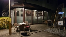 Unsere Außenterrasse bei Nacht bistro-schligger leinzell aussenansicht